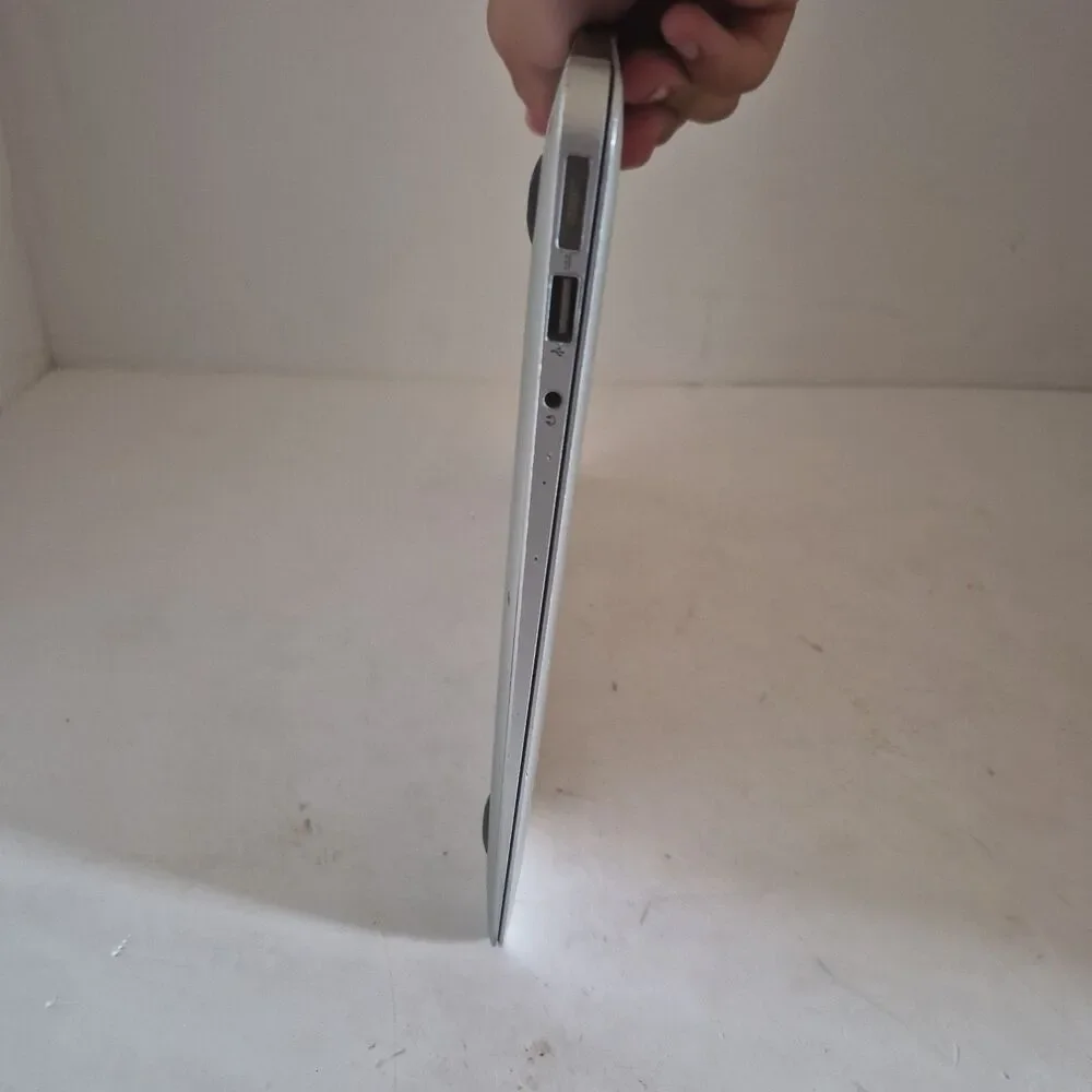 lot of 3 apple macbook air (Models: A1466, A1369, A1465)